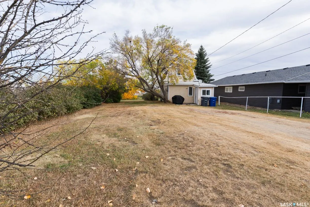 327 Railway AVENUE
