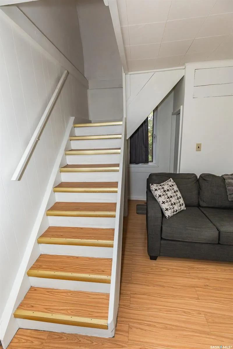 327 Railway AVENUE