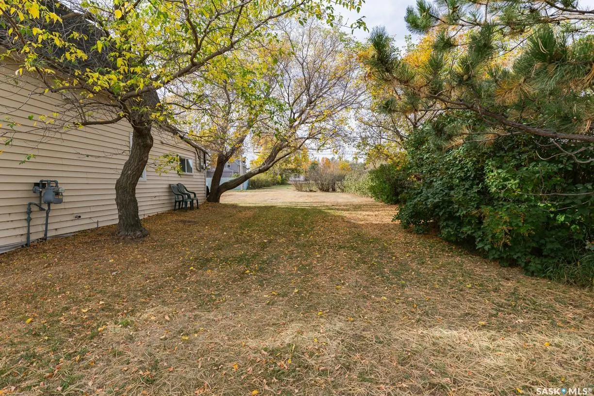 327 Railway AVENUE