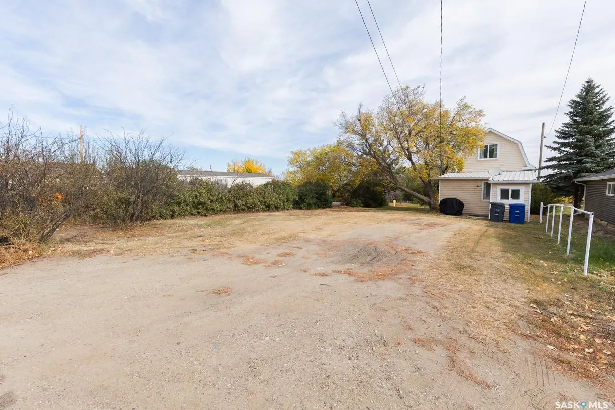 327 Railway AVENUE
