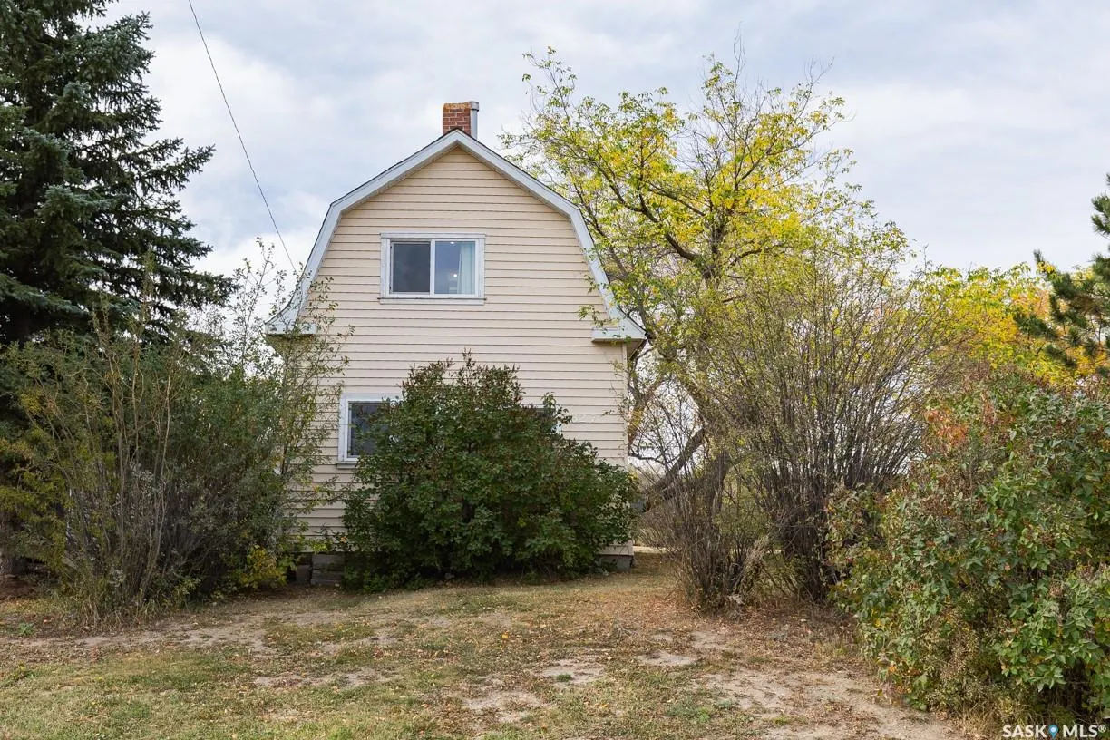 327 Railway AVENUE