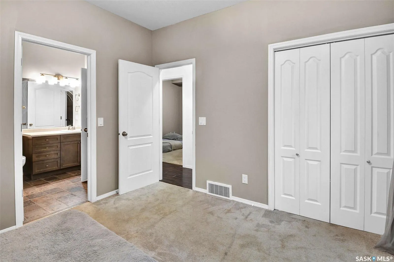 1526 Paton CRESCENT