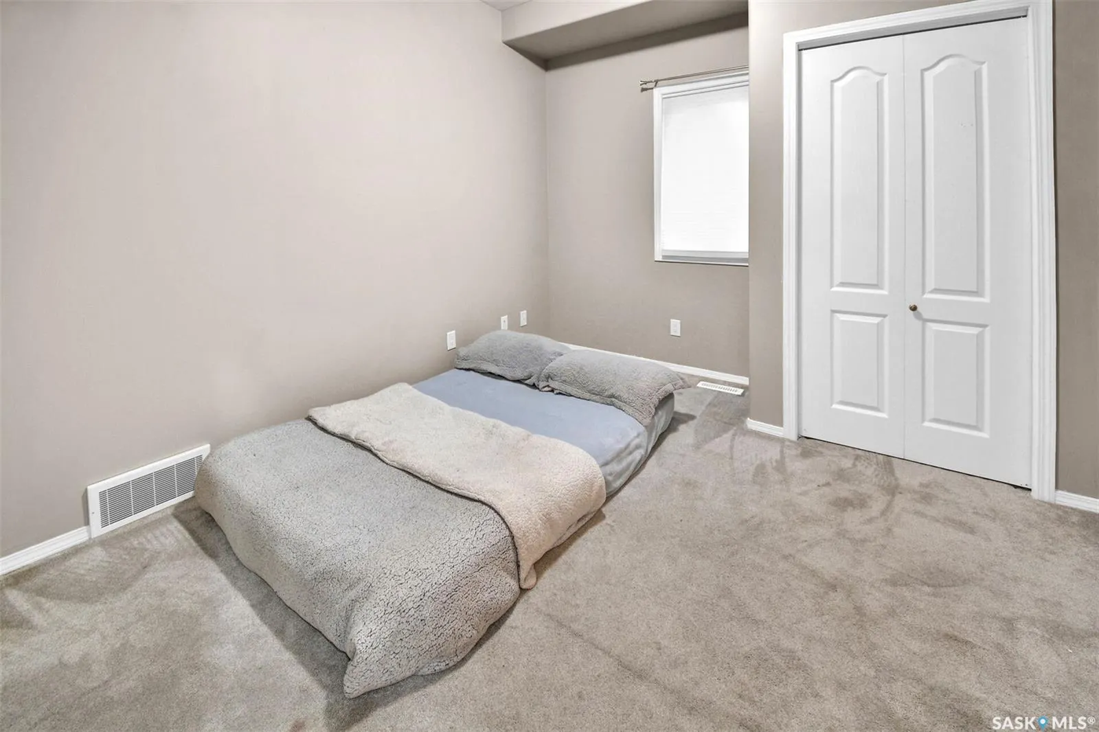 1526 Paton CRESCENT