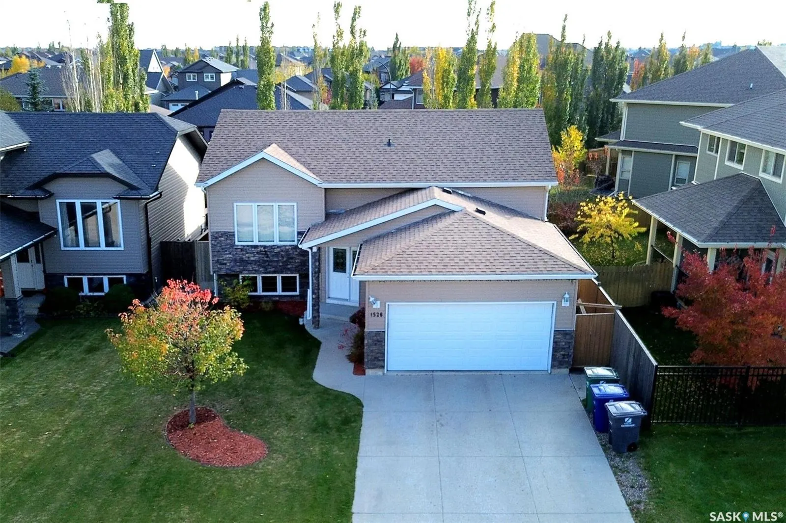 1526 Paton CRESCENT