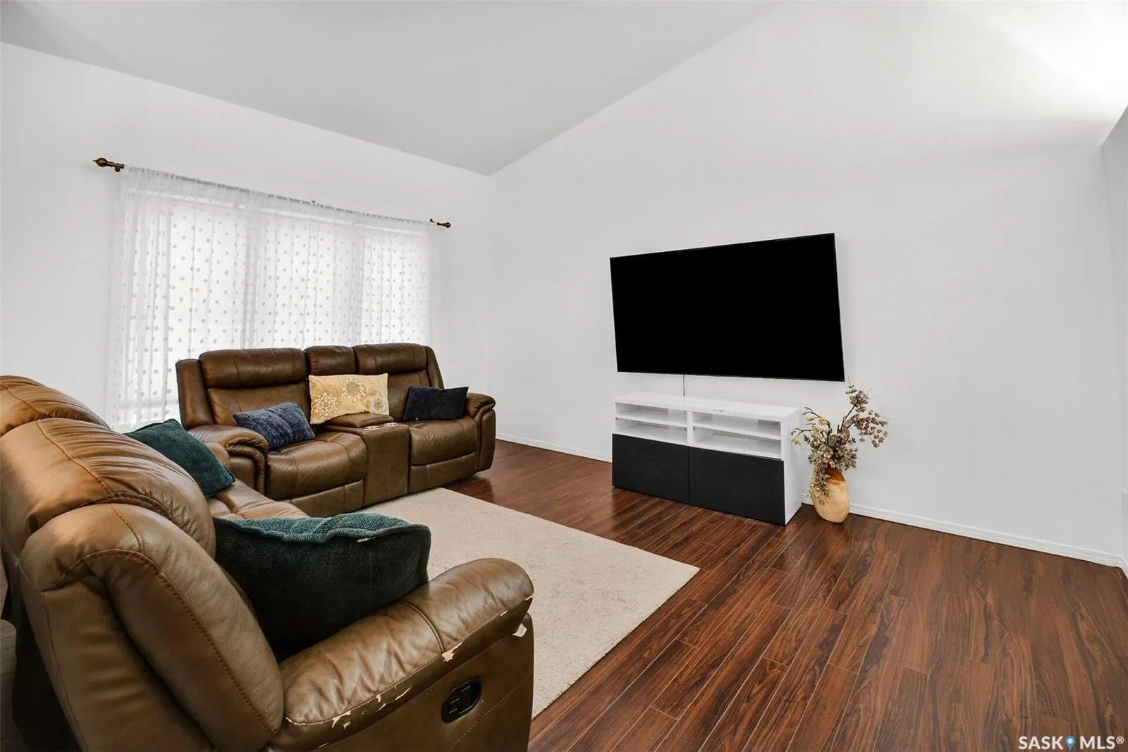 1526 Paton CRESCENT