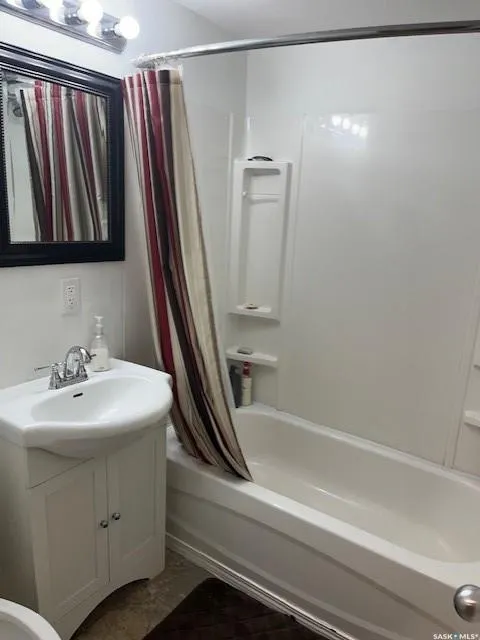 304 1st STREET W