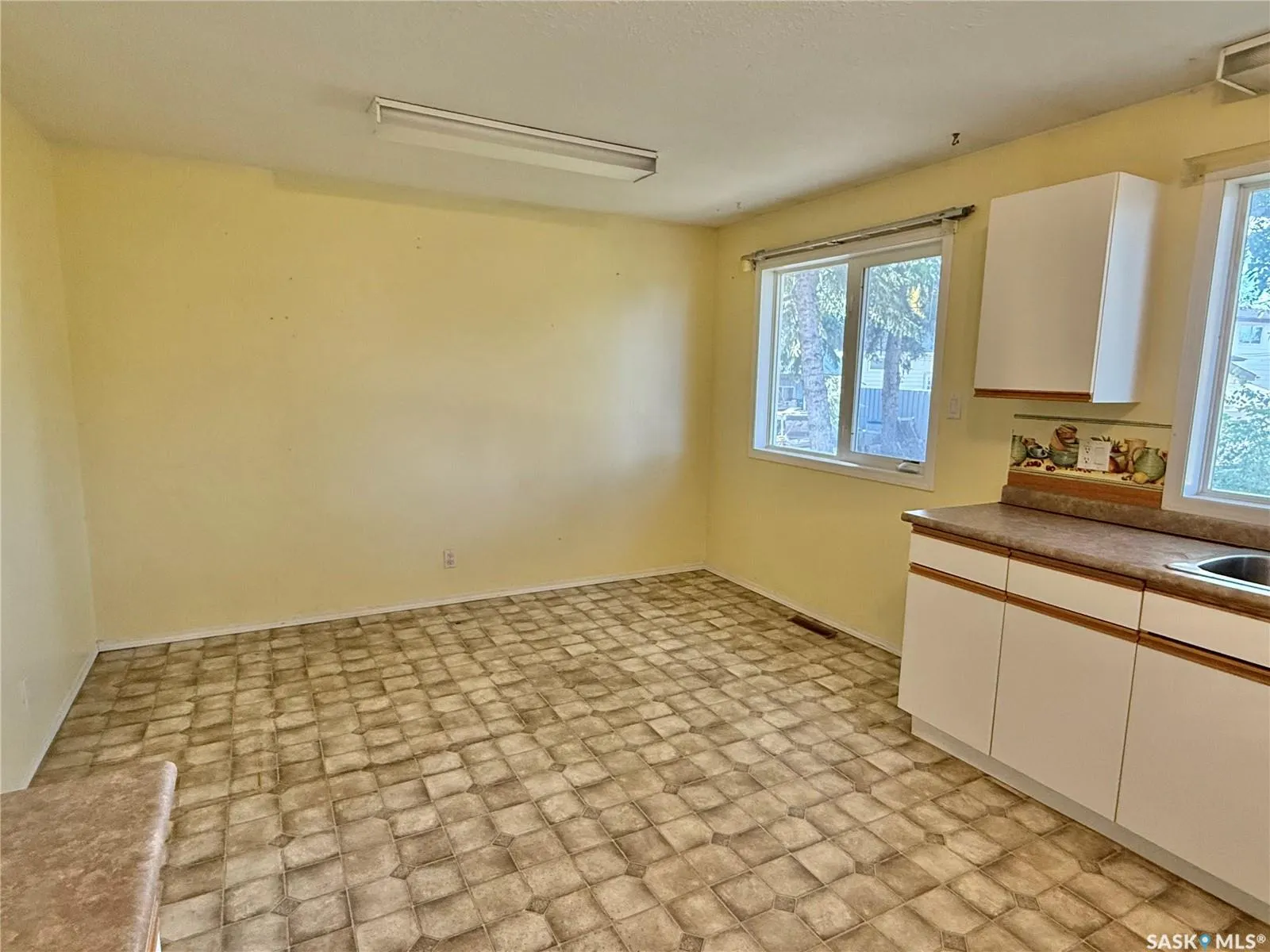 220 4th STREET E