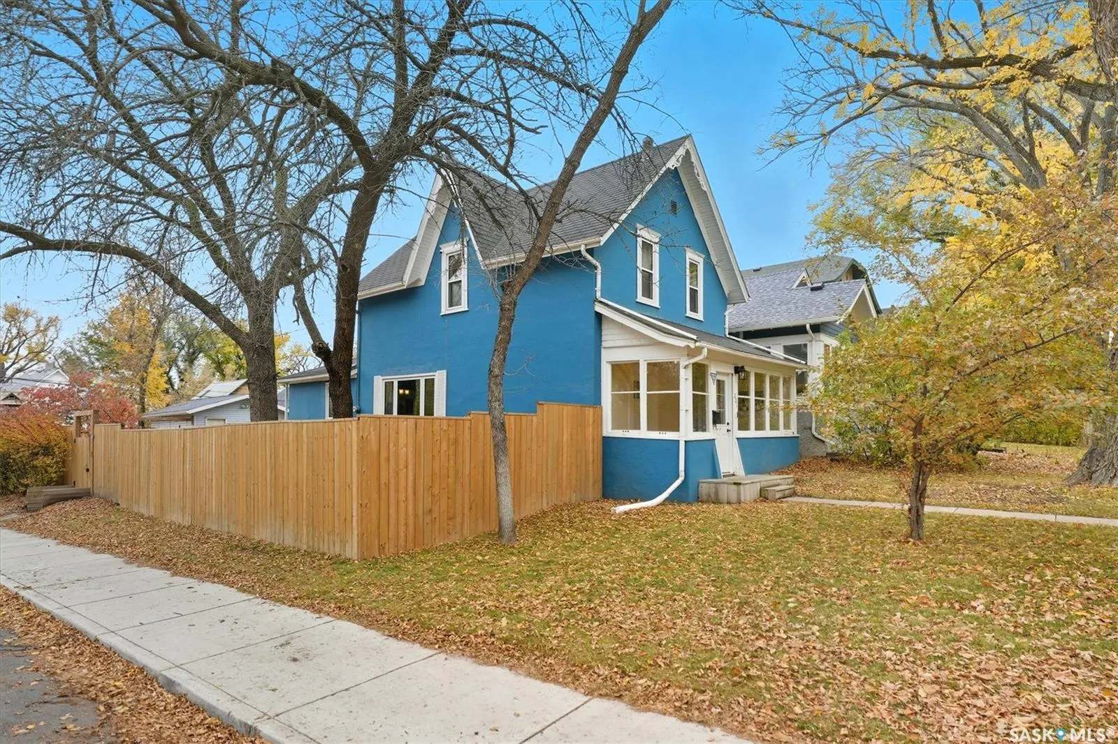 201 28th STREET W