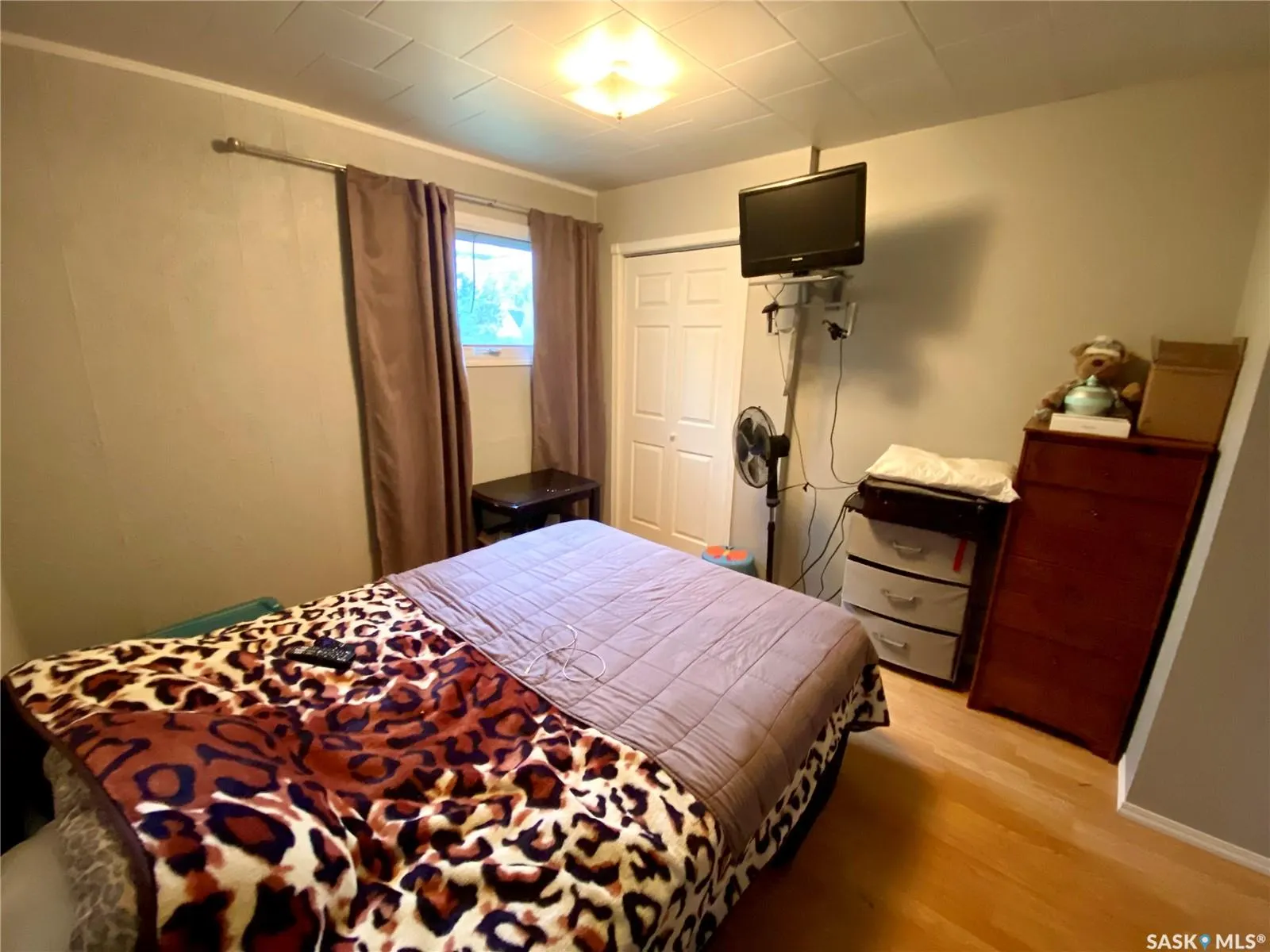 204 4th STREET E
