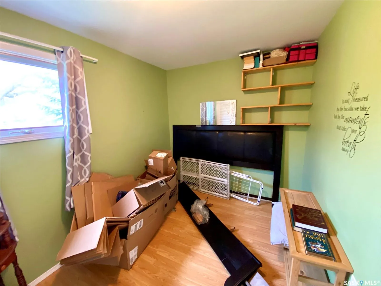 204 4th STREET E