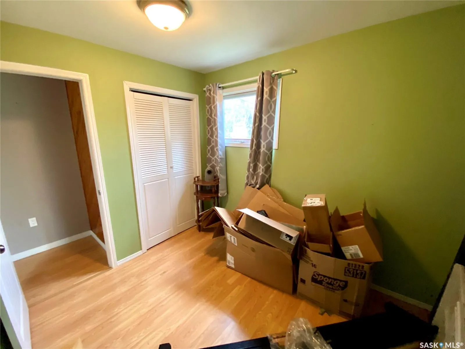 204 4th STREET E