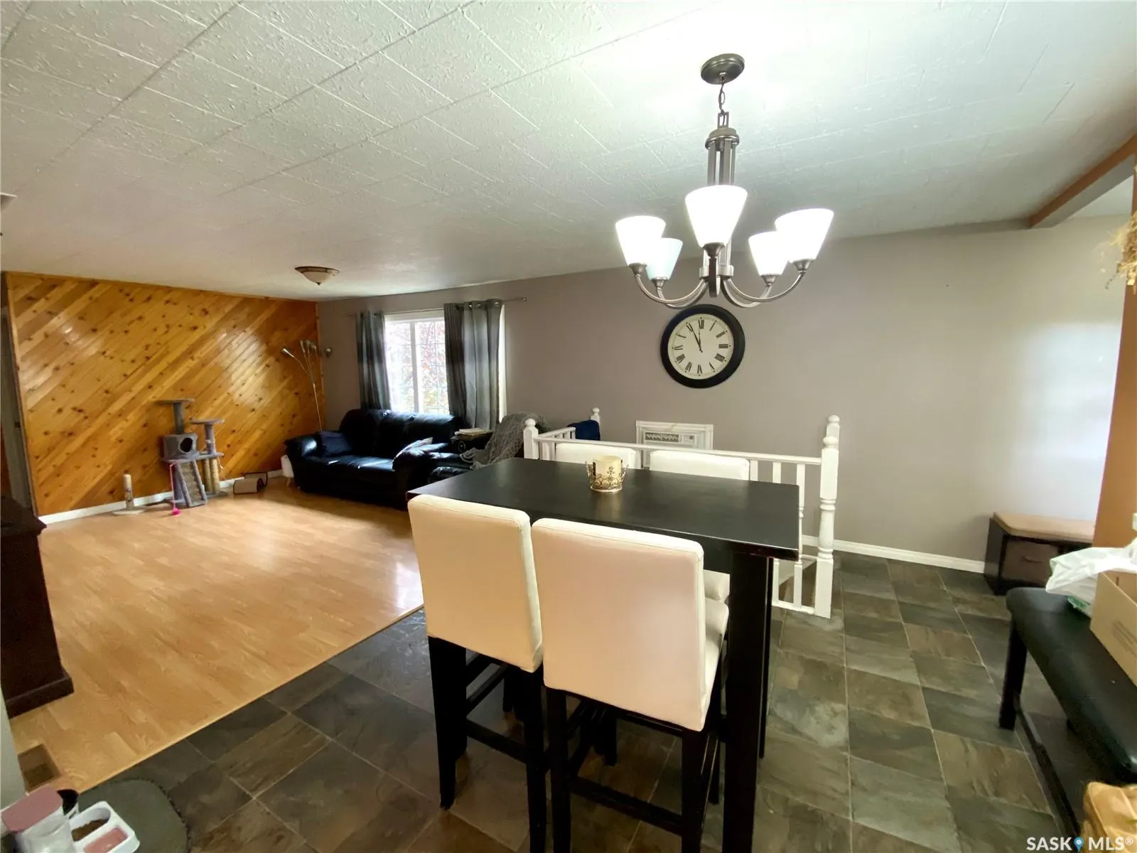 204 4th STREET E