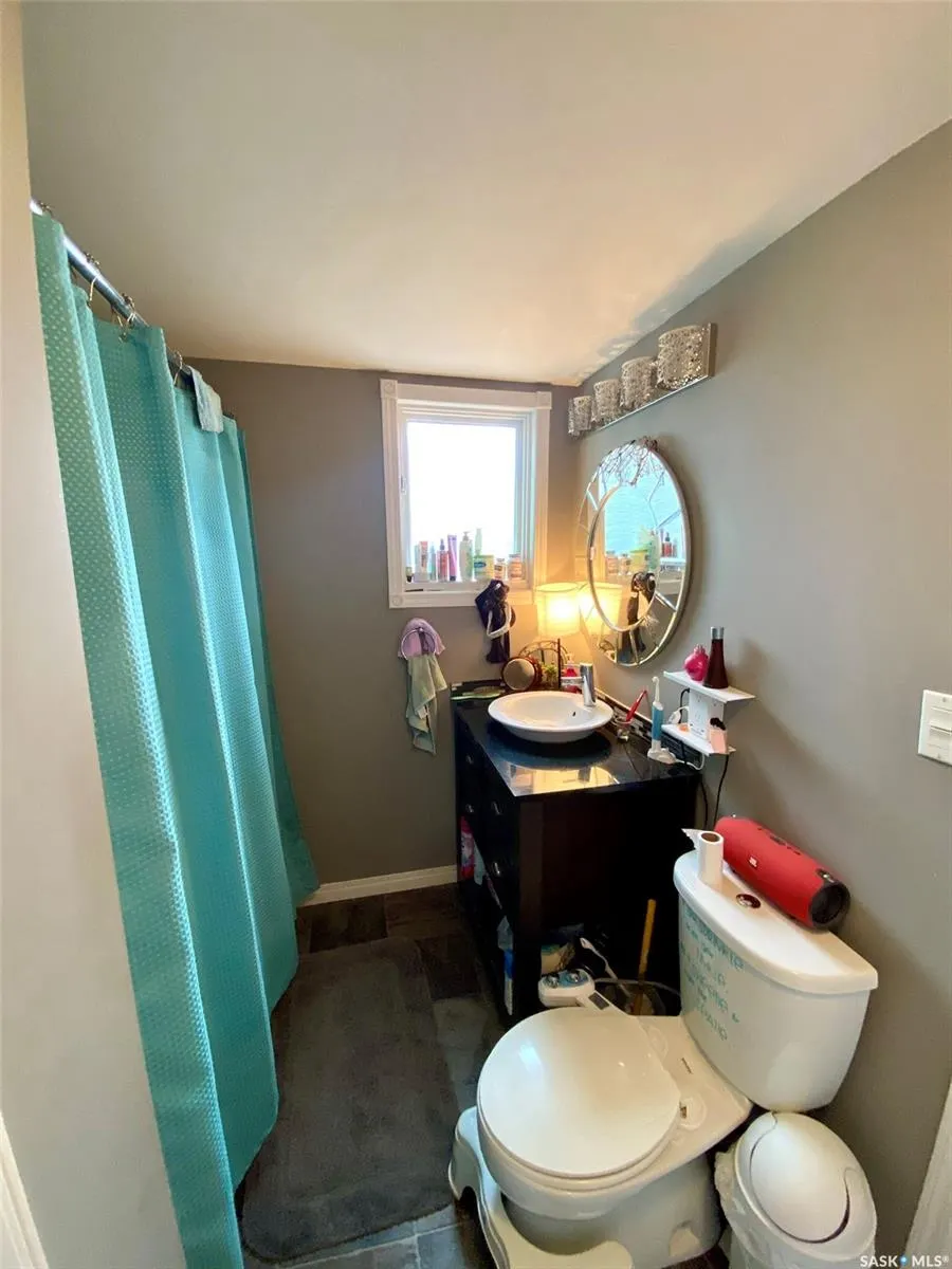 204 4th STREET E