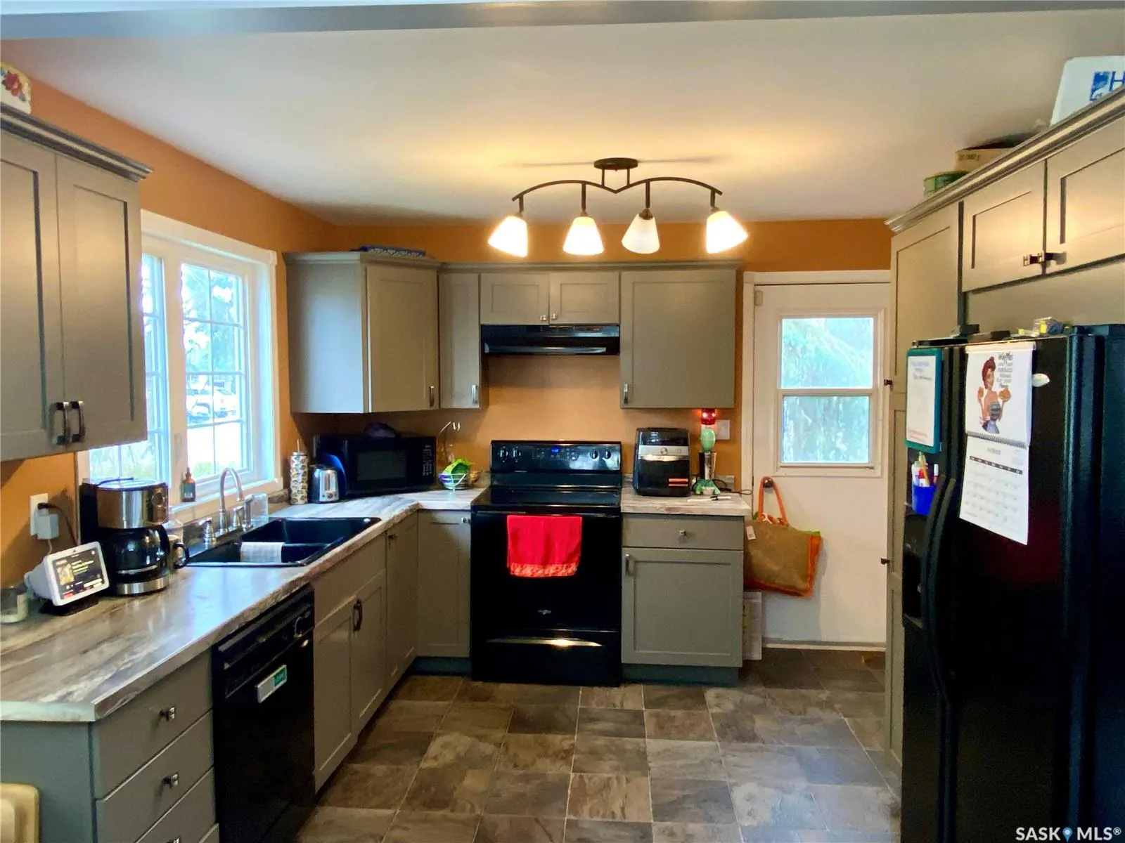 204 4th STREET E