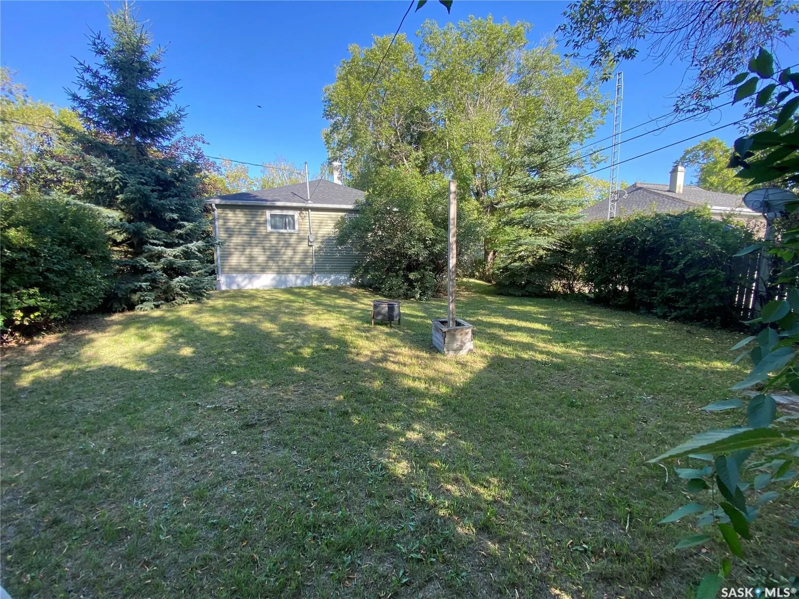 204 4th STREET E