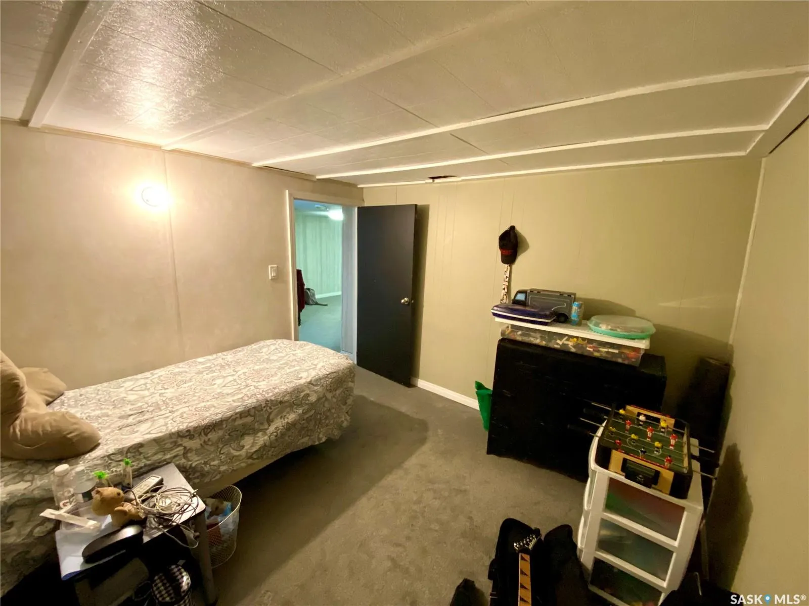 204 4th STREET E