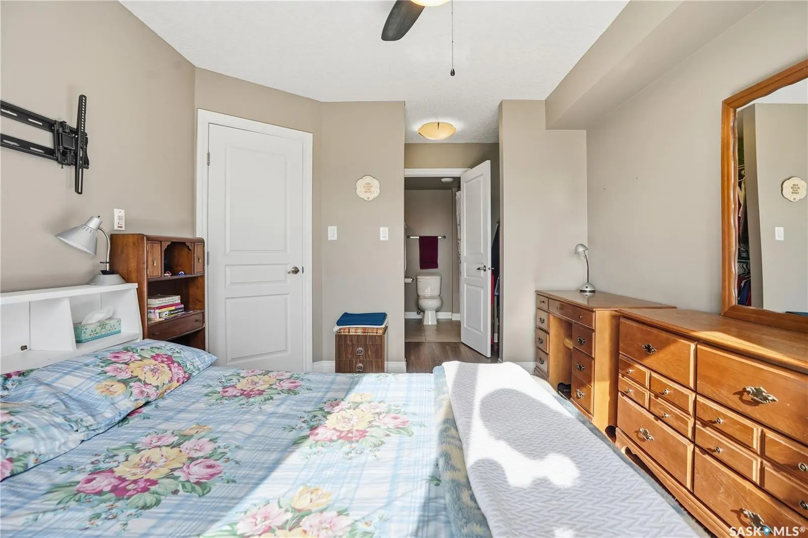 5303 Universal CRESCENT, #215