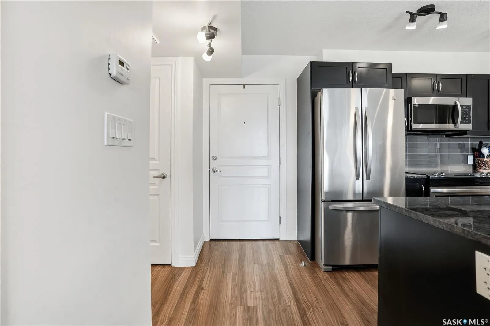 5303 Universal CRESCENT, #215