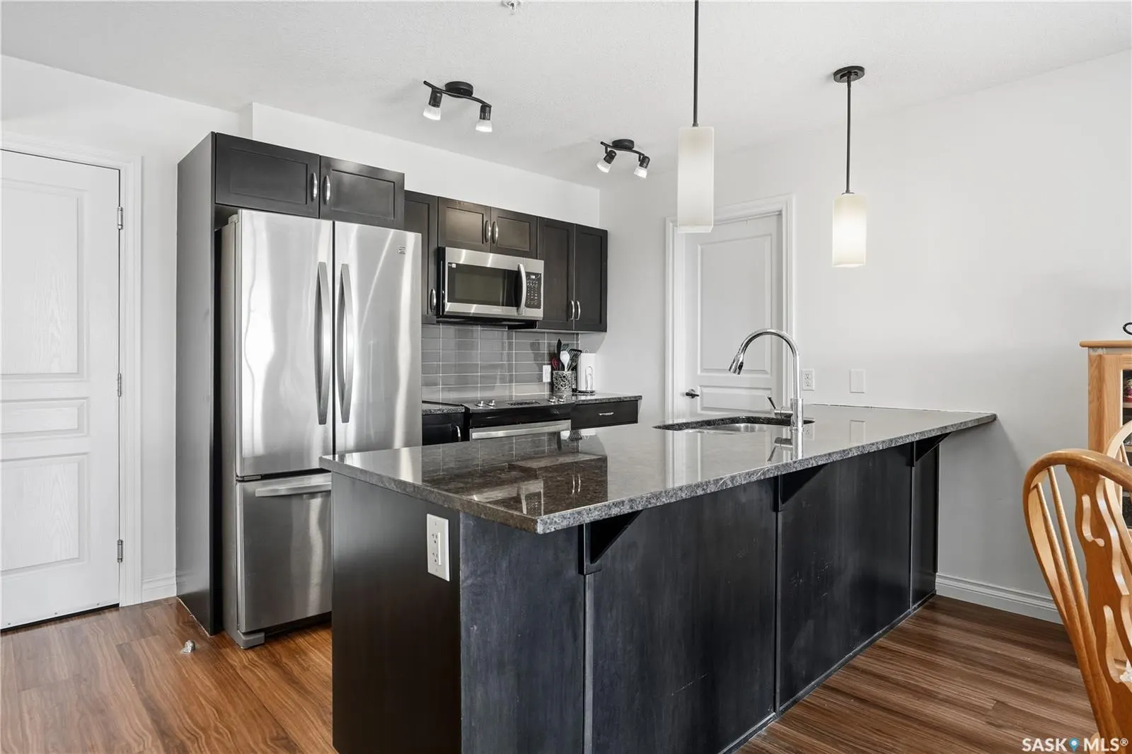 5303 Universal CRESCENT, #215