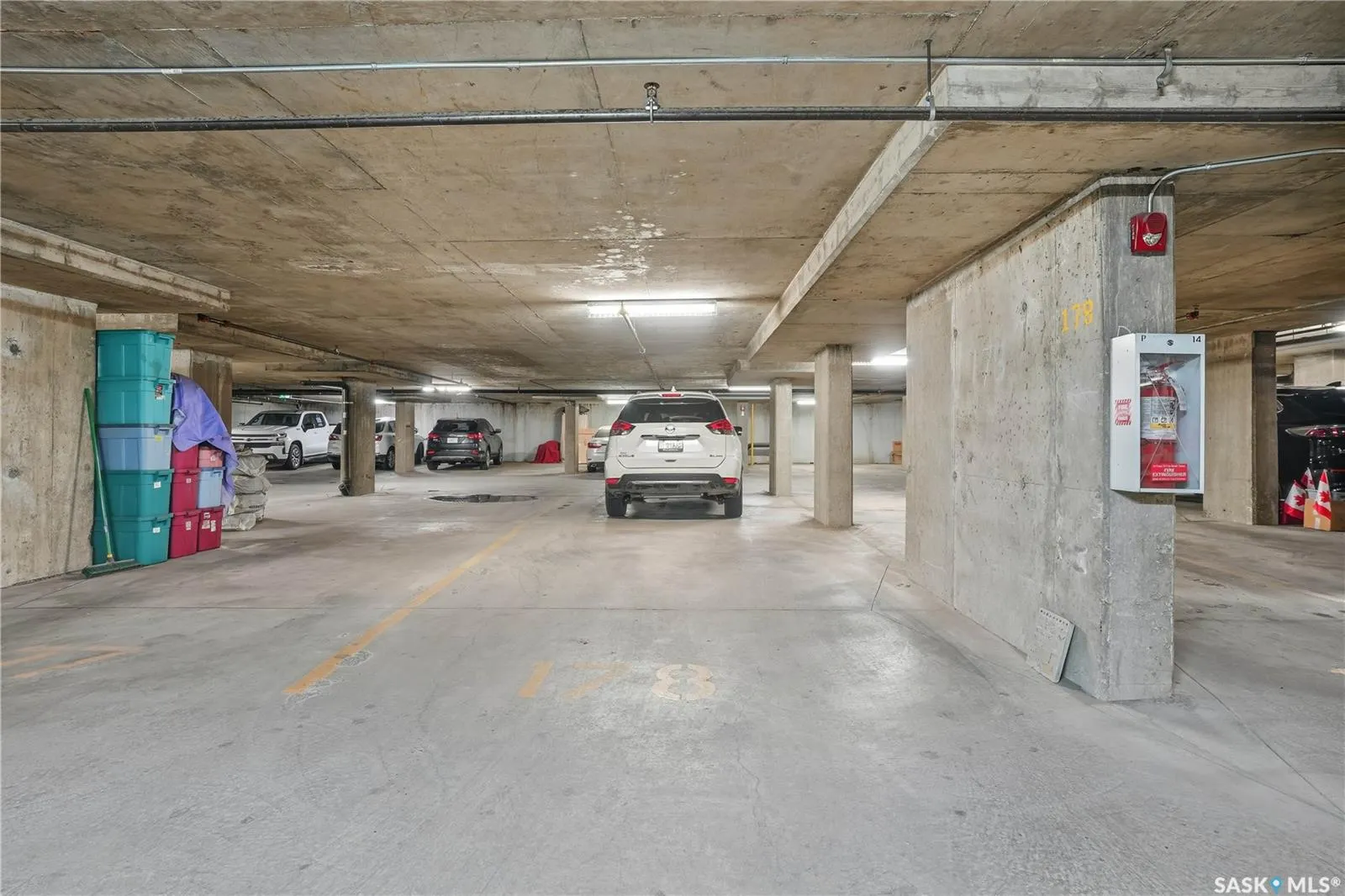 5303 Universal CRESCENT, #215