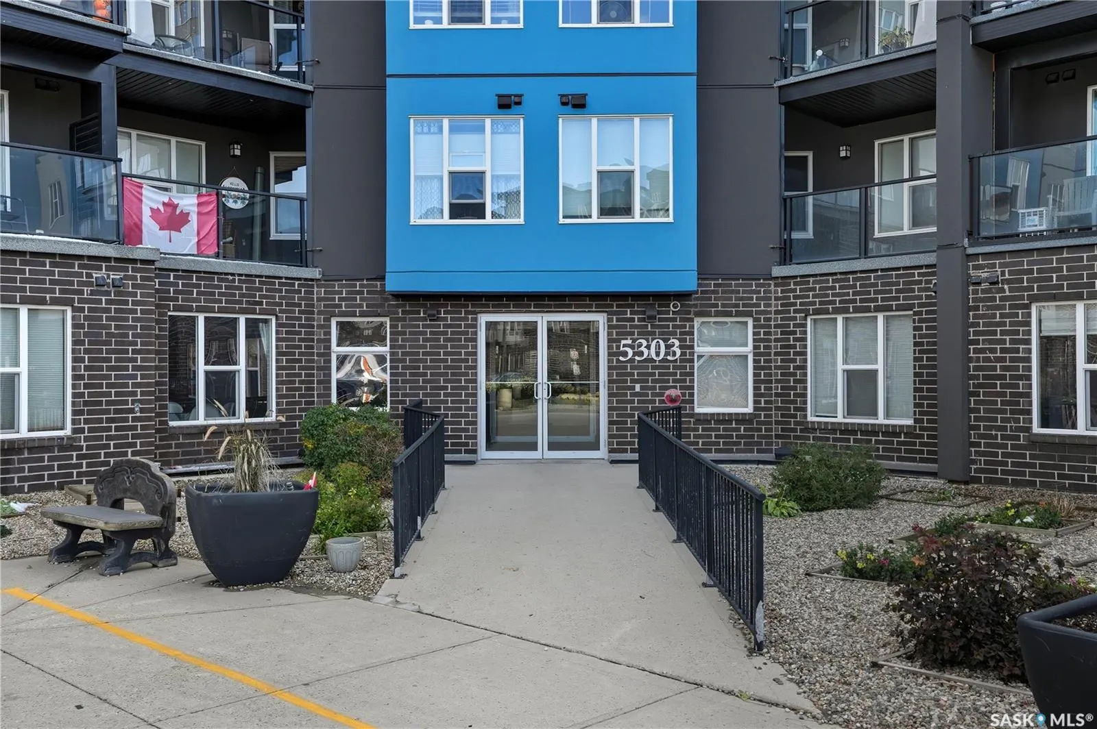 5303 Universal CRESCENT, #215