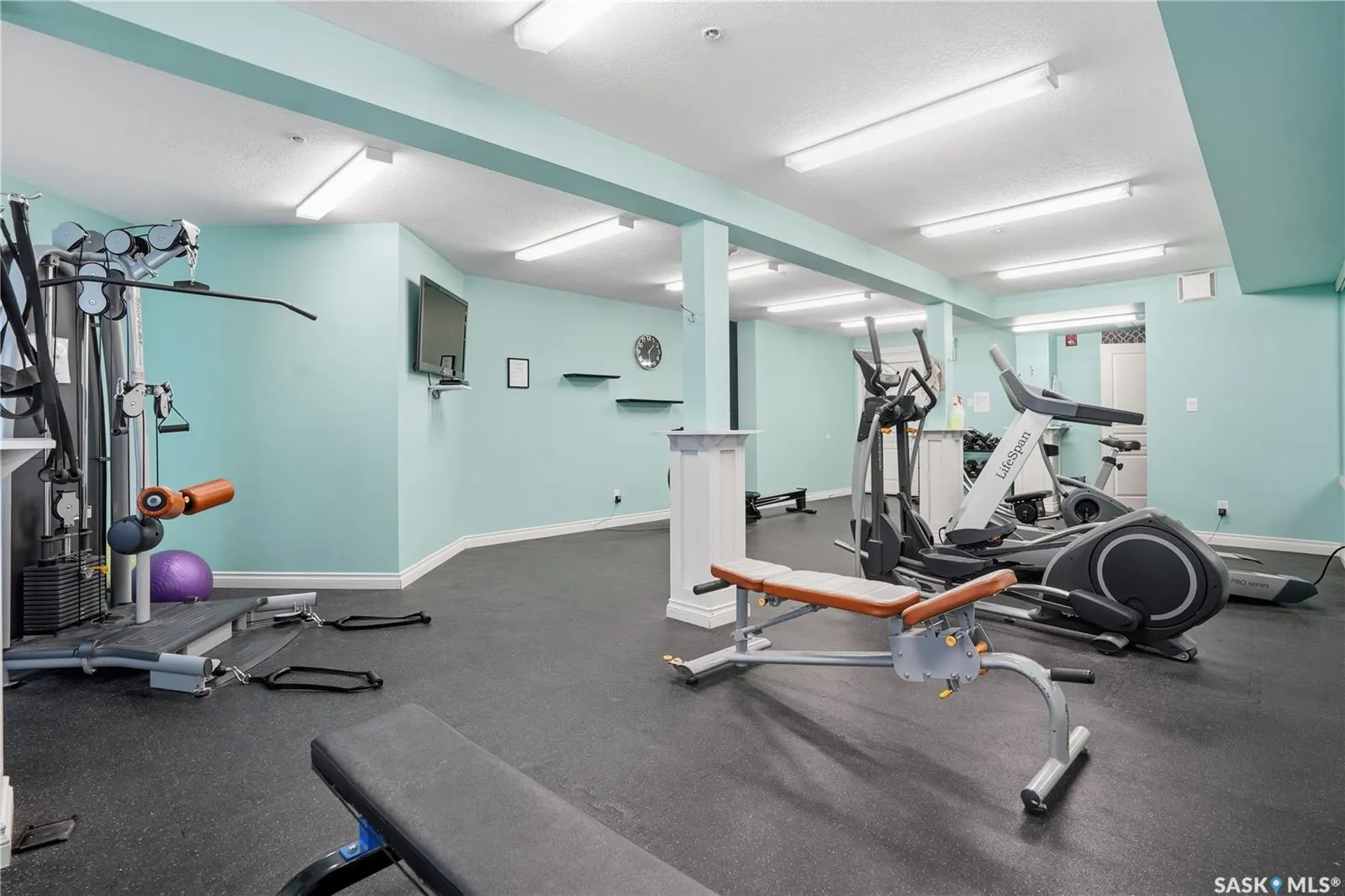 5303 Universal CRESCENT, #215