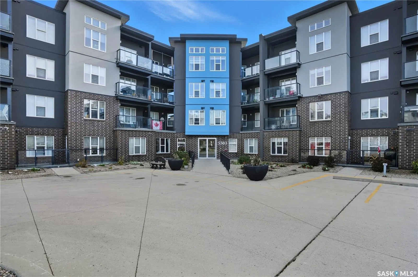 5303 Universal CRESCENT, #215