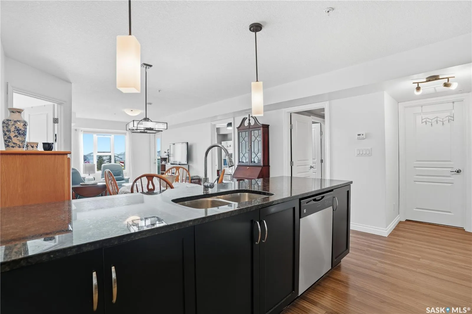 5303 Universal CRESCENT, #215
