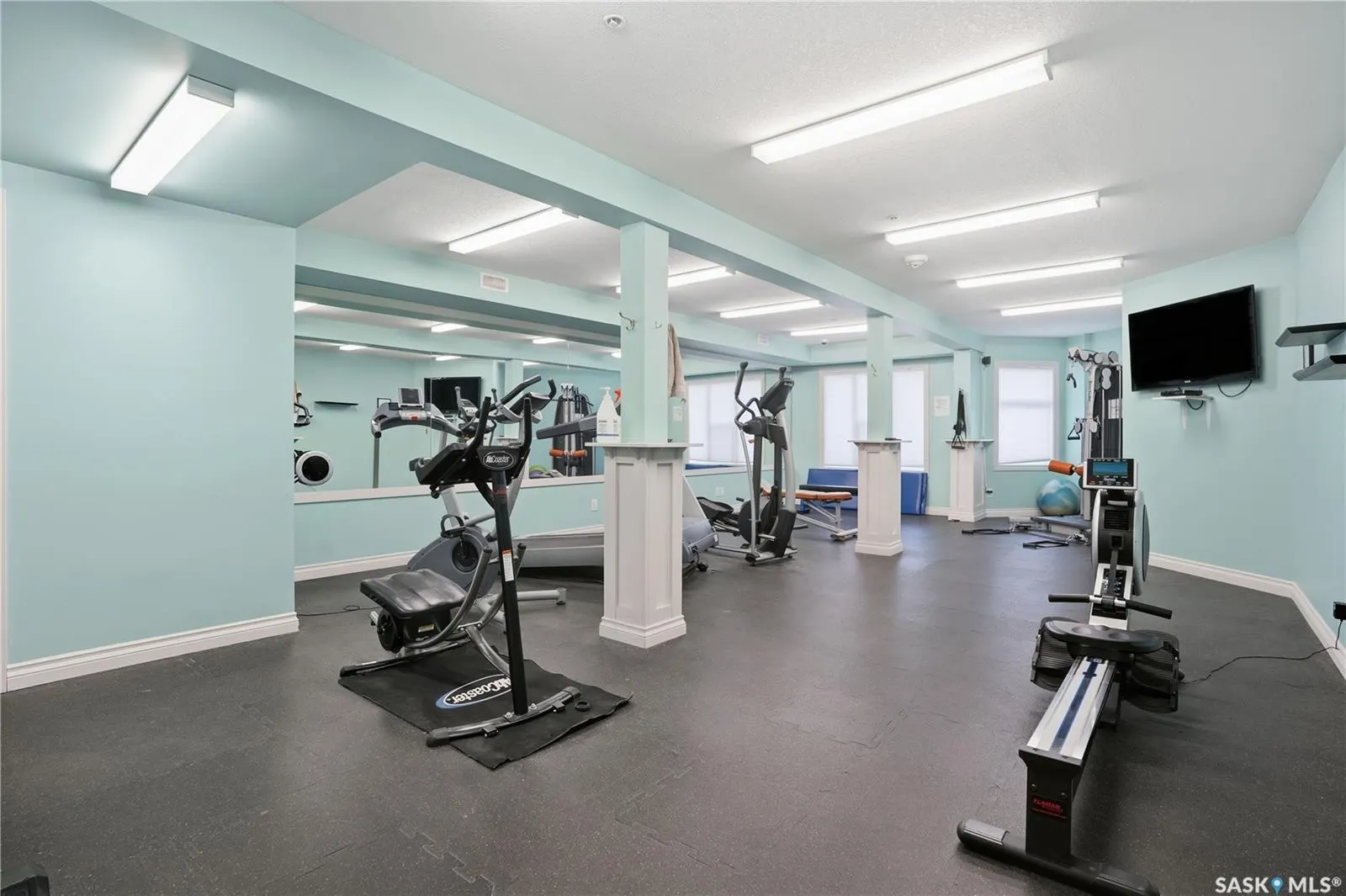 5303 Universal CRESCENT, #215
