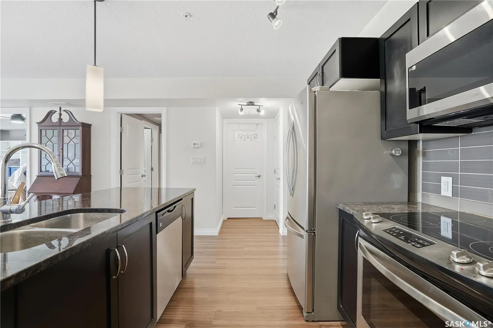 5303 Universal CRESCENT, #215