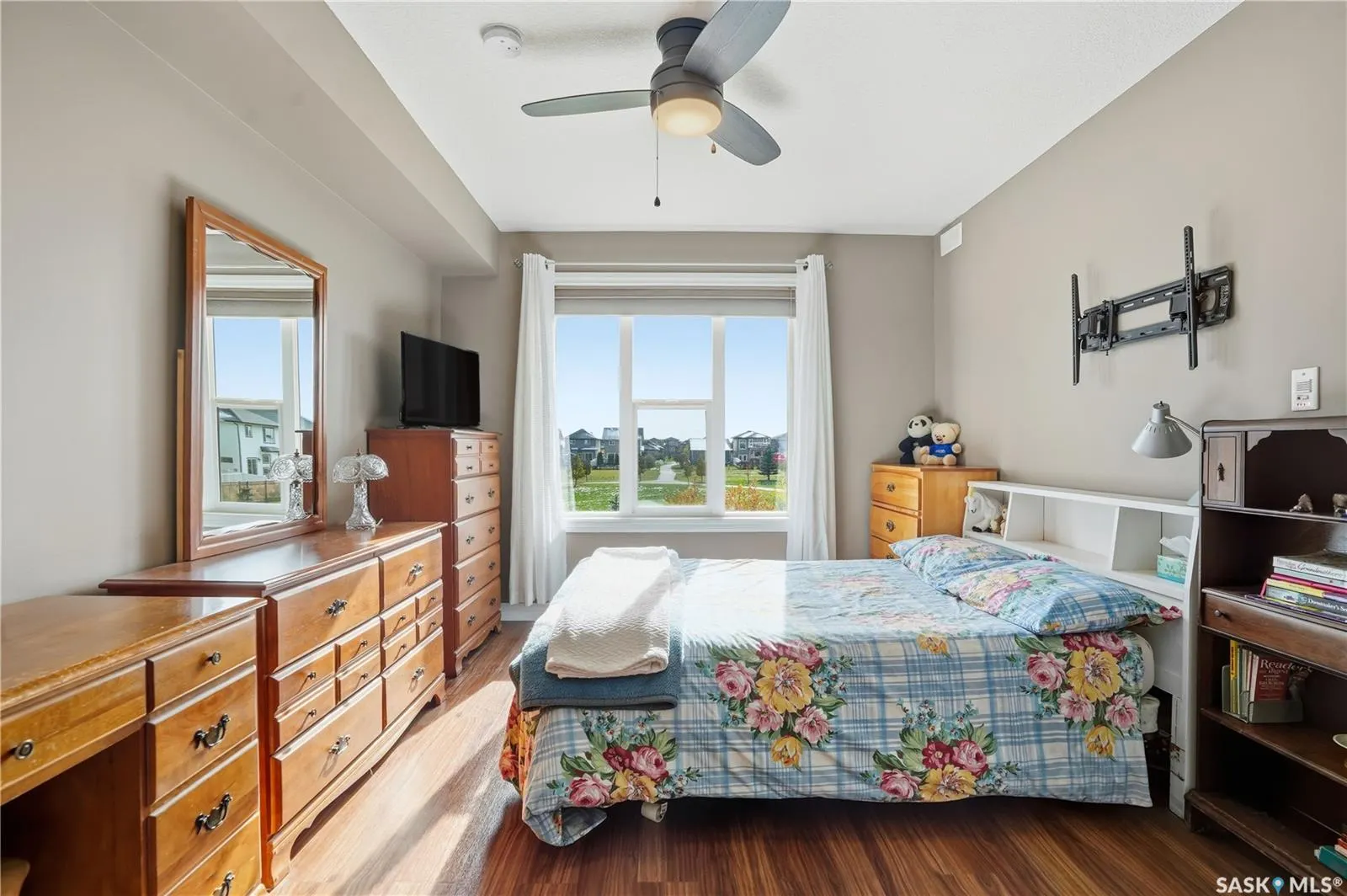 5303 Universal CRESCENT, #215