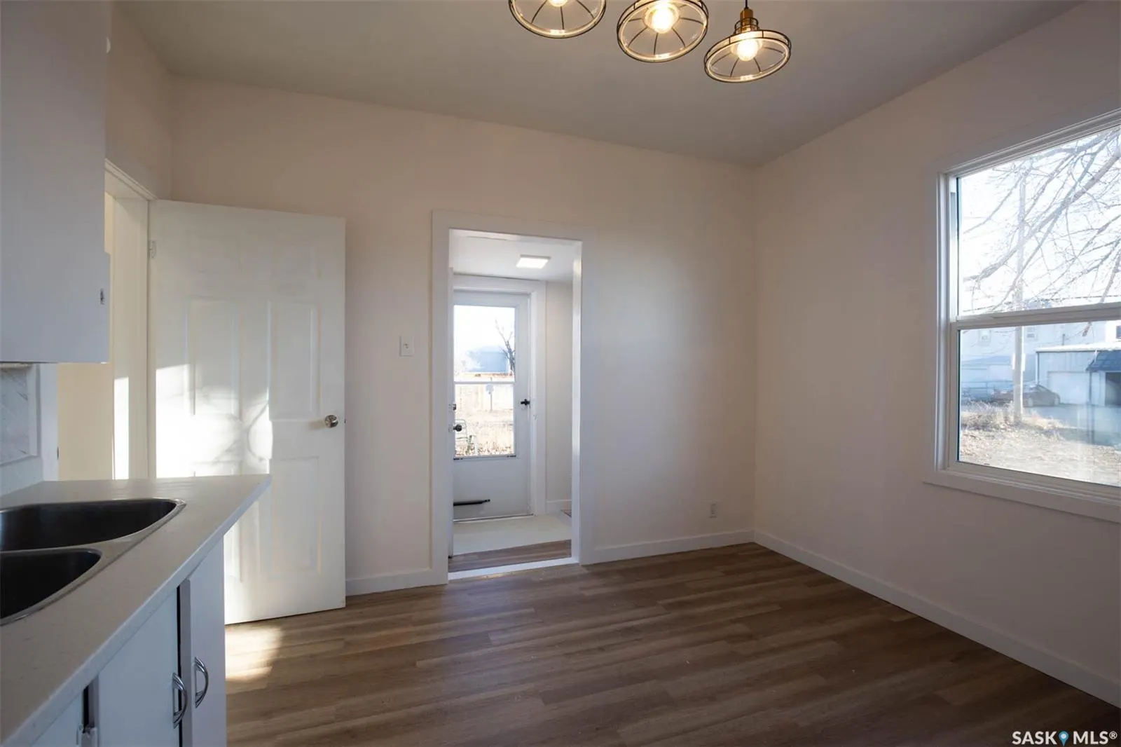 375 Fairford STREET W