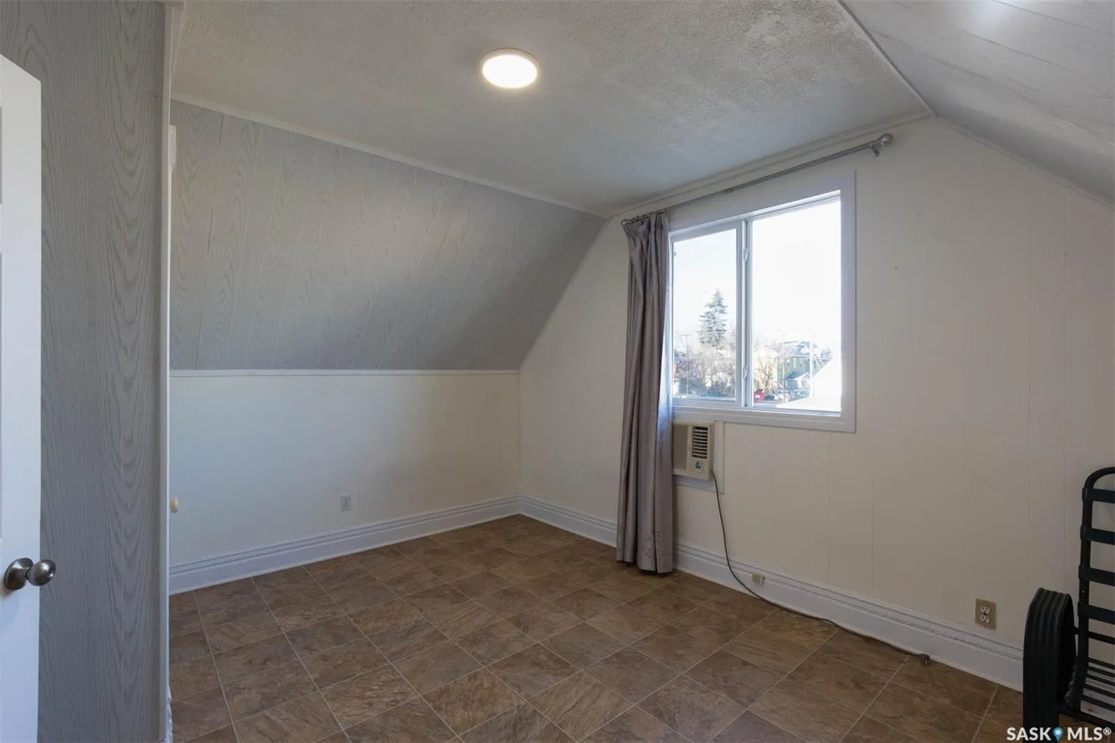 375 Fairford STREET W