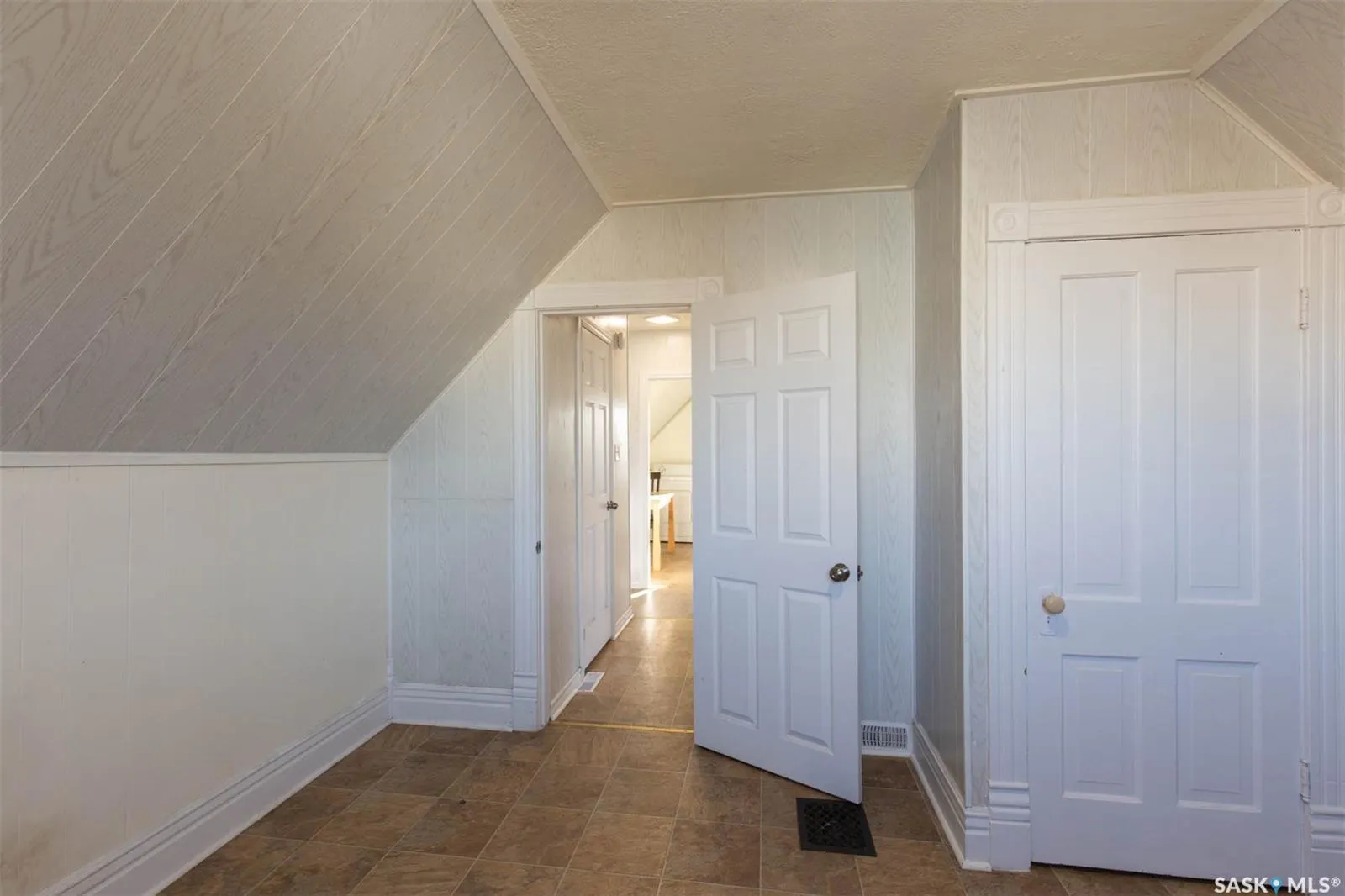375 Fairford STREET W