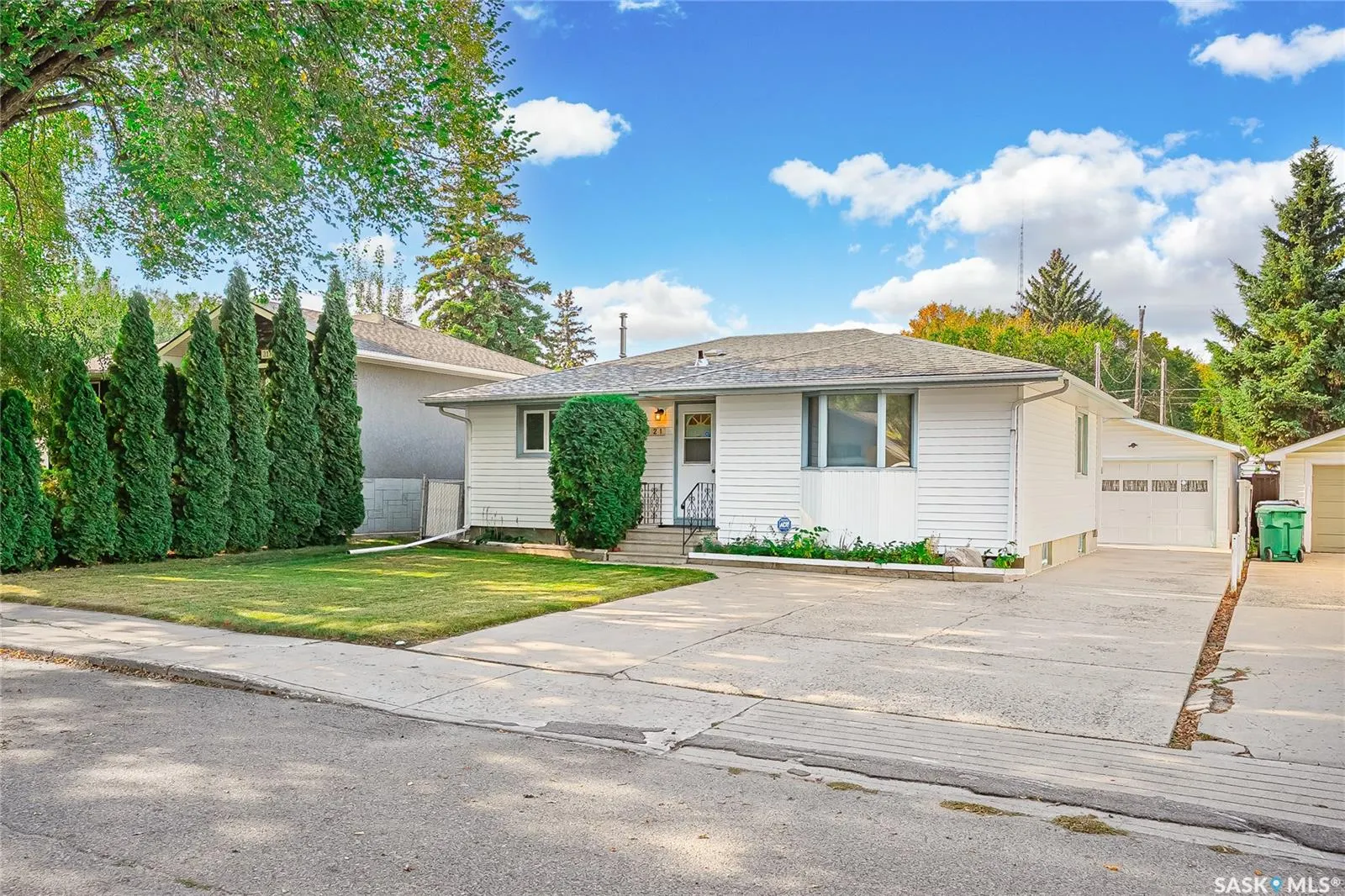 321 Montreal AVENUE N