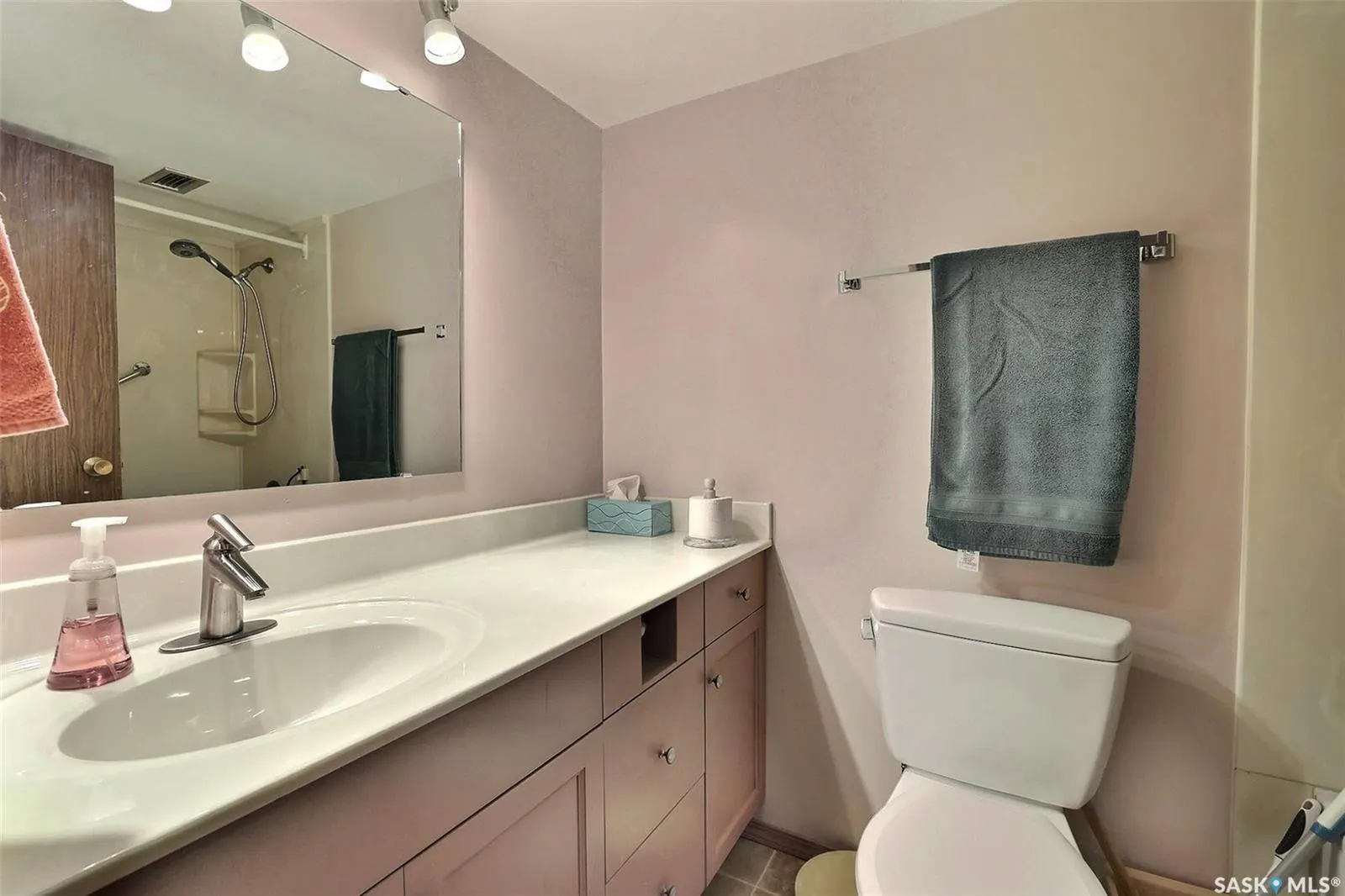 3520 HILLSDALE STREET, #204