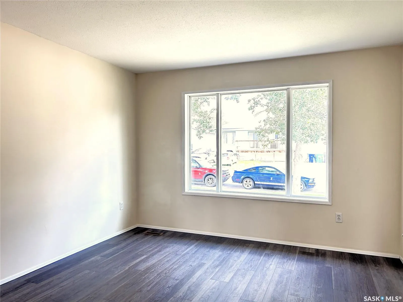 242 Lochrie CRESCENT