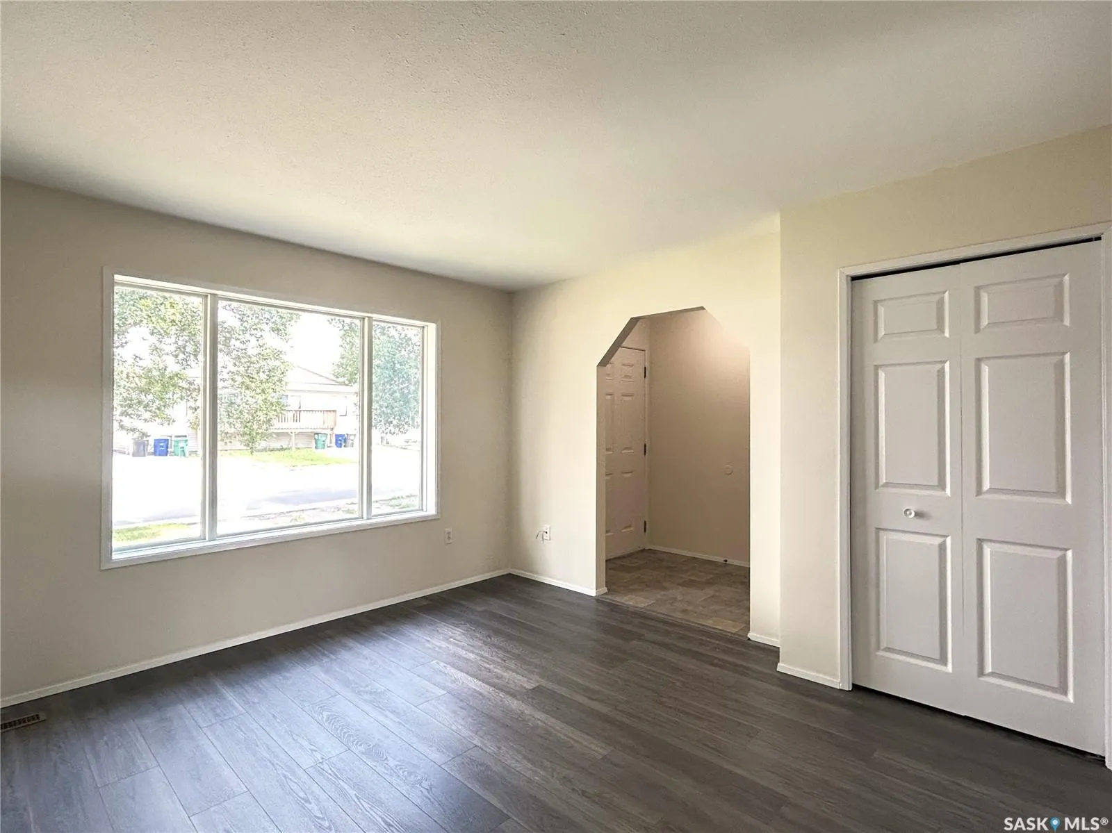 242 Lochrie CRESCENT