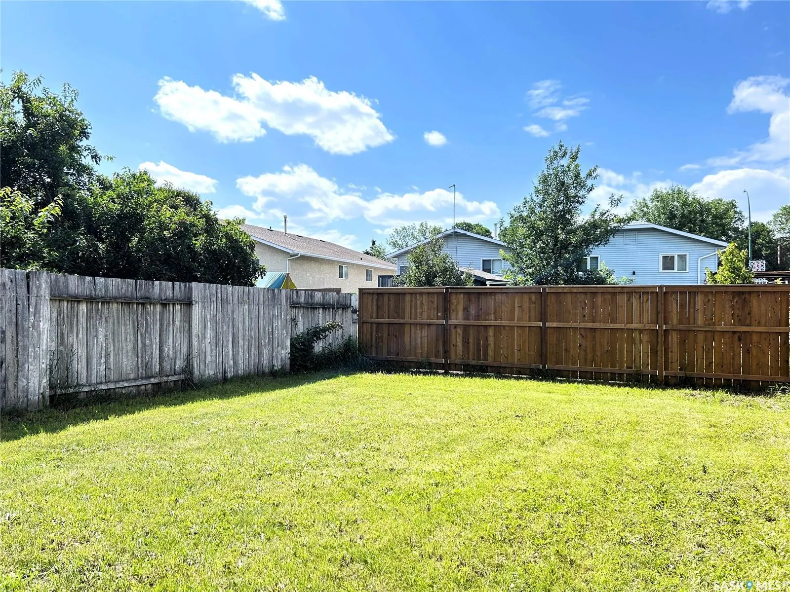 242 Lochrie CRESCENT