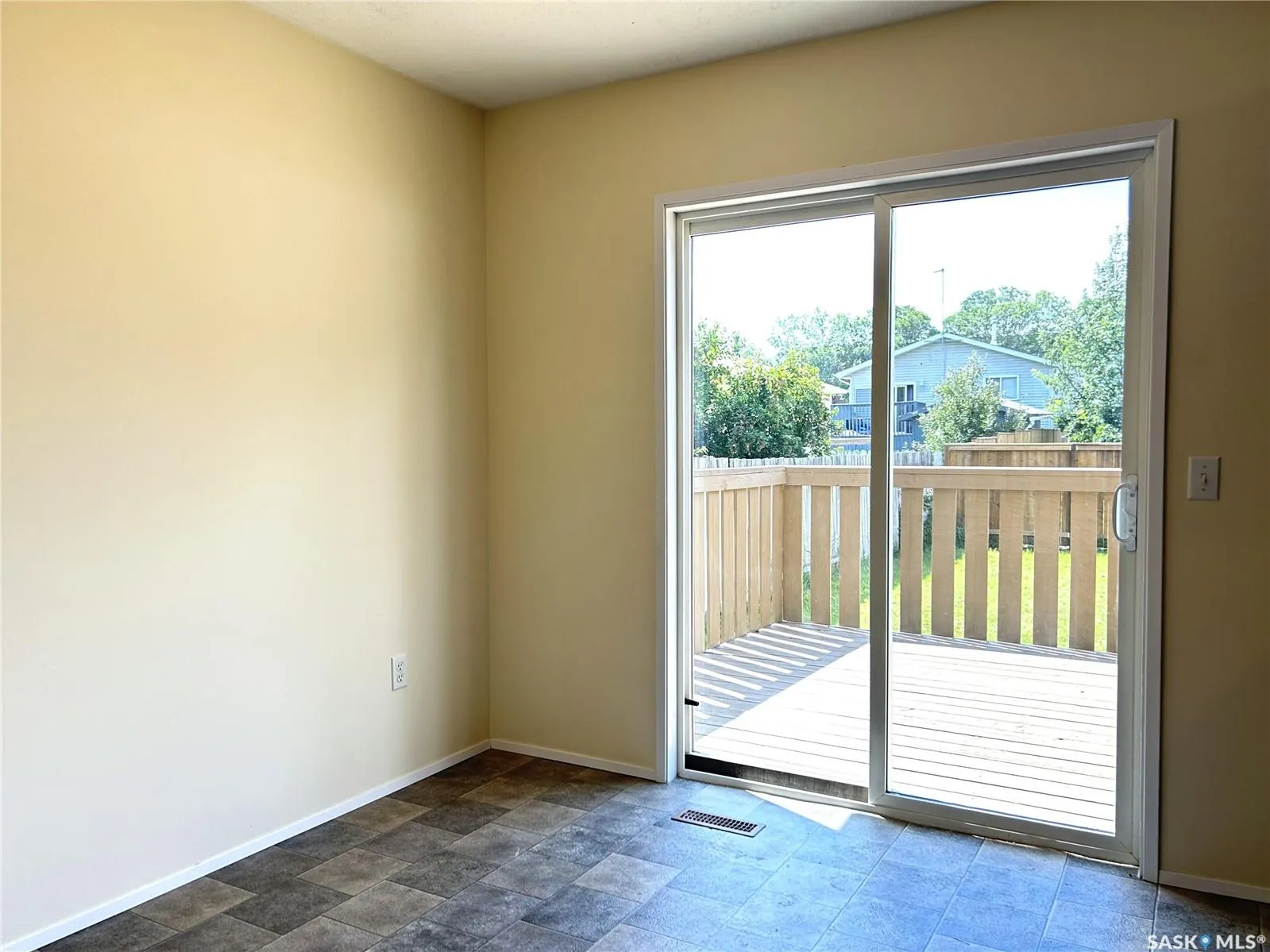 242 Lochrie CRESCENT