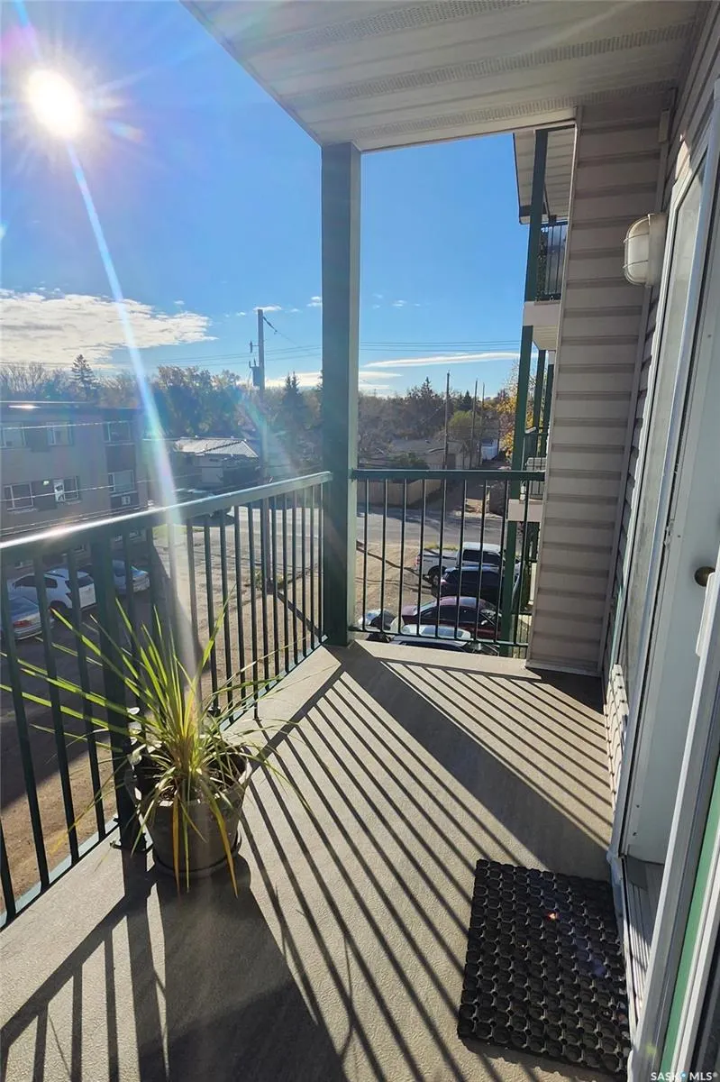205 McIntyre STREET N, #302