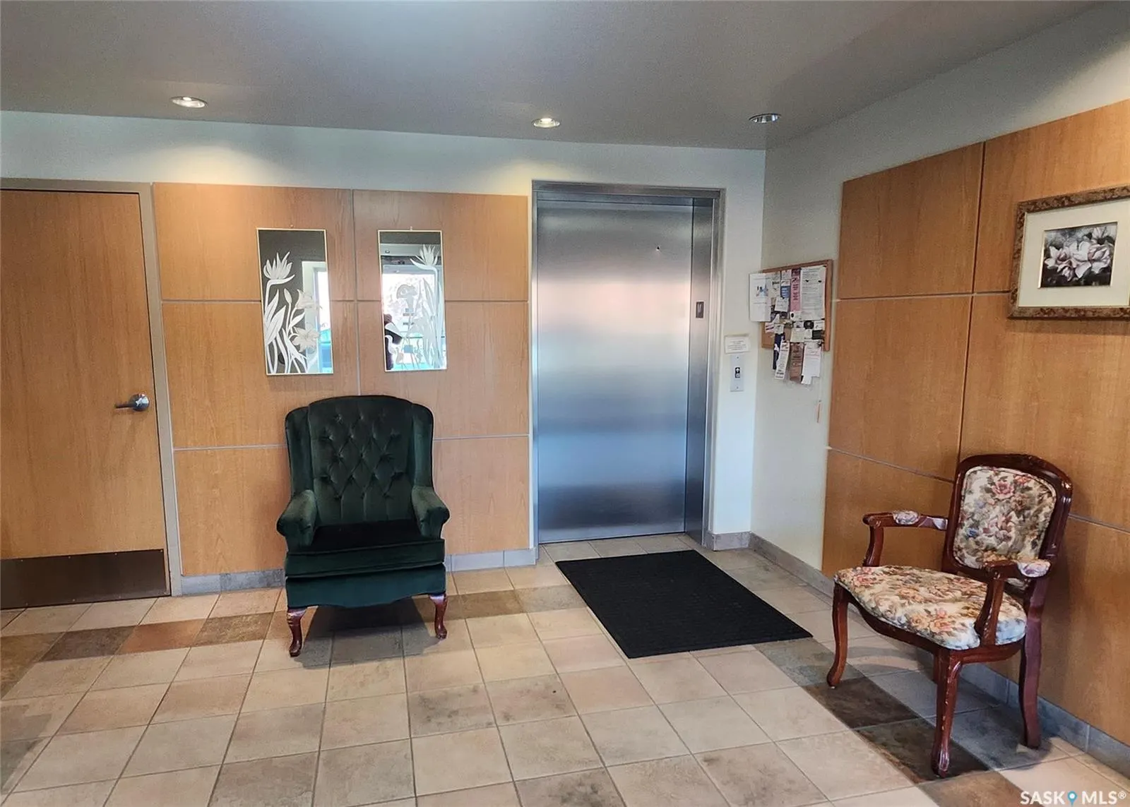 205 McIntyre STREET N, #302