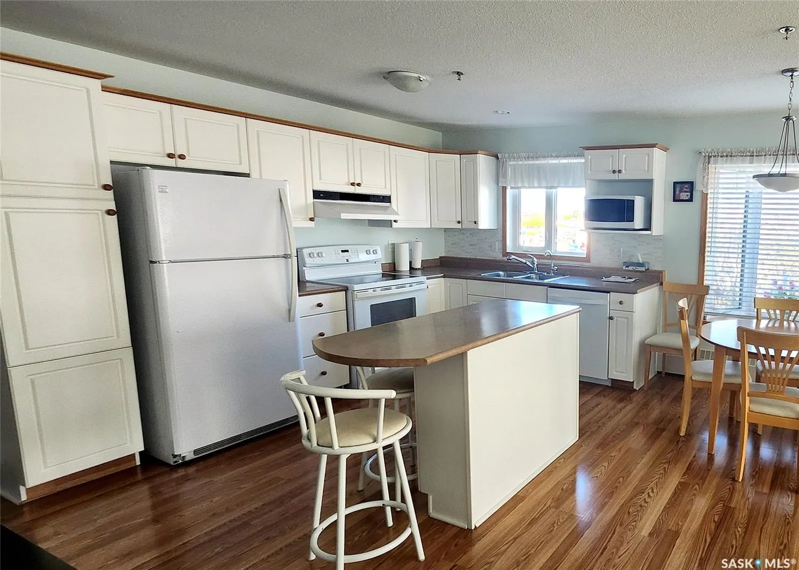 205 McIntyre STREET N, #302