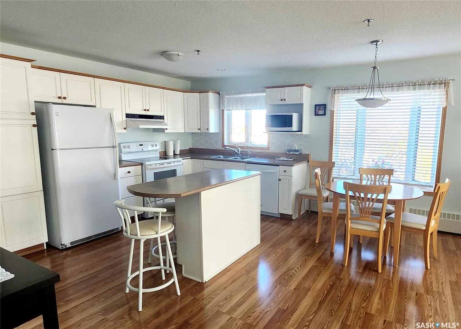 205 McIntyre STREET N, #302