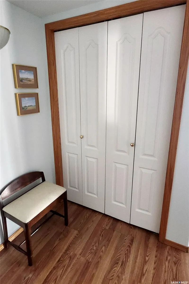 205 McIntyre STREET N, #302