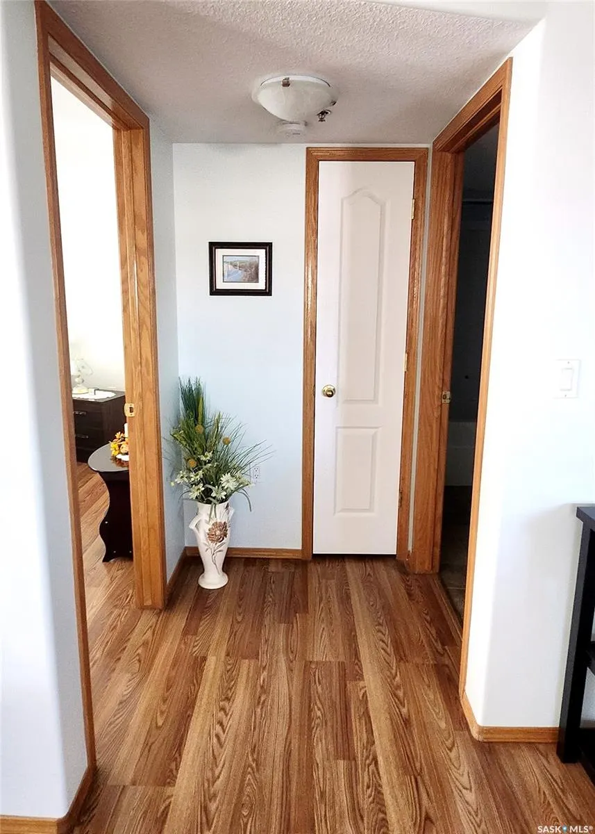 205 McIntyre STREET N, #302