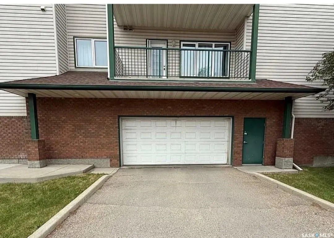 205 McIntyre STREET N, #302
