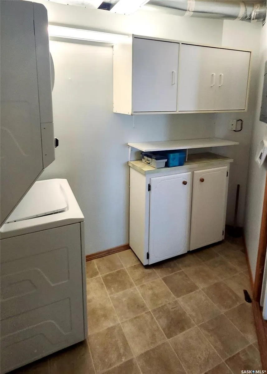 205 McIntyre STREET N, #302