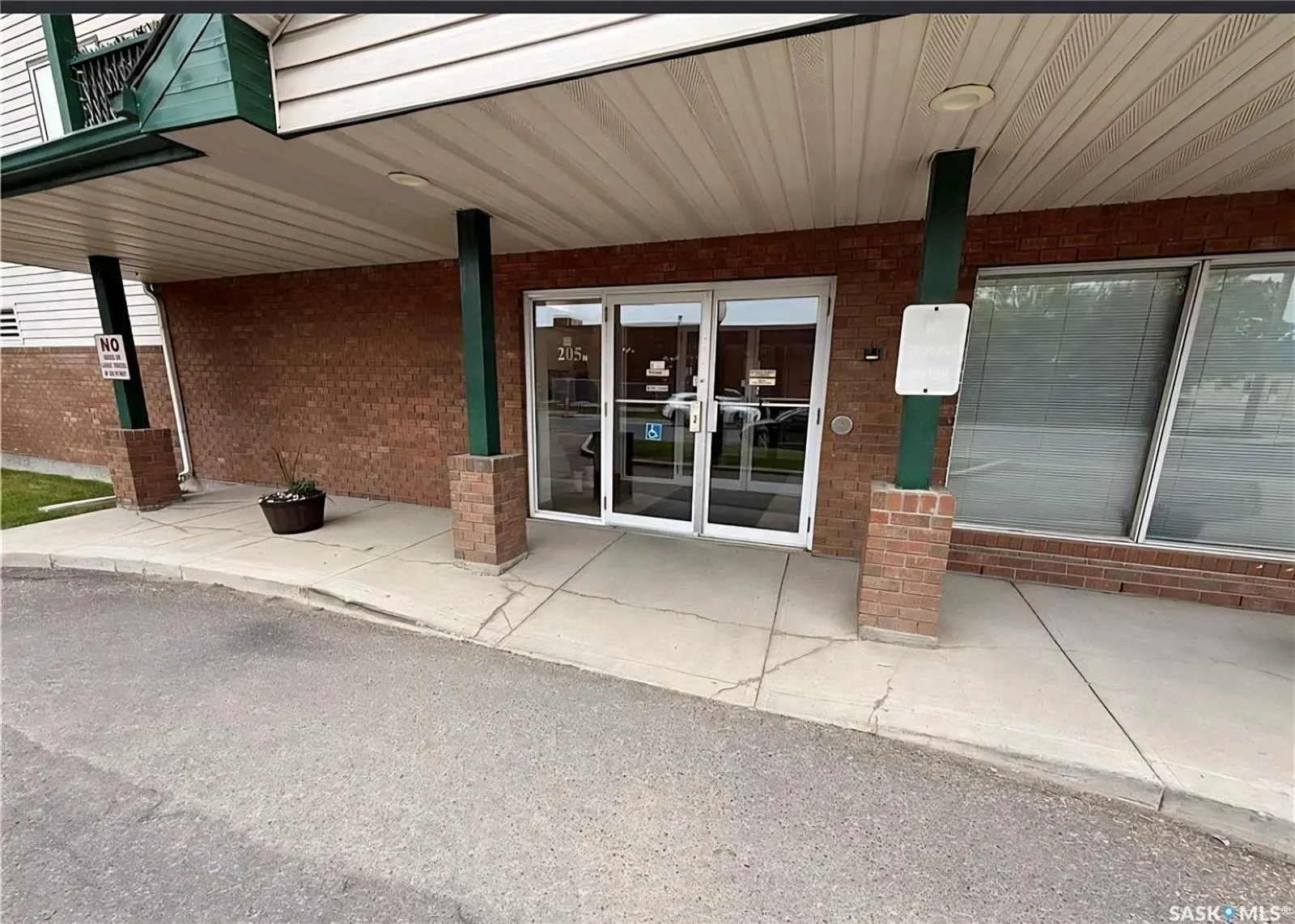 205 McIntyre STREET N, #302