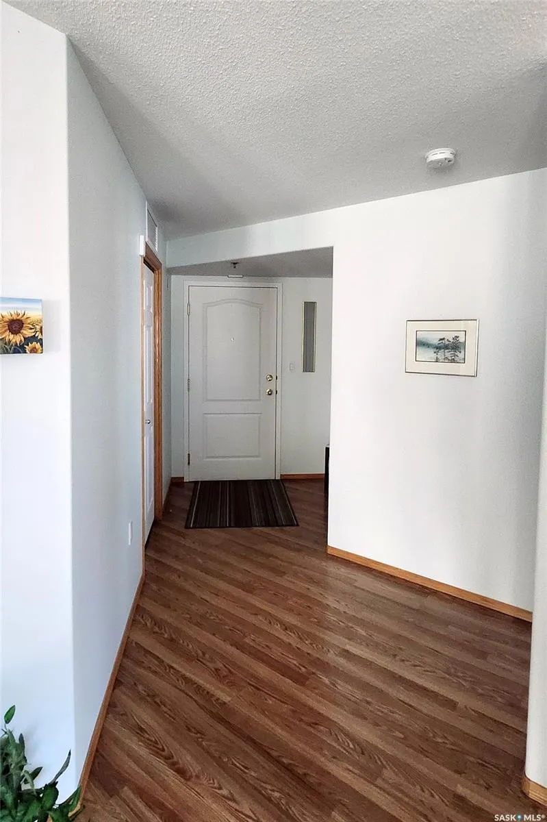 205 McIntyre STREET N, #302